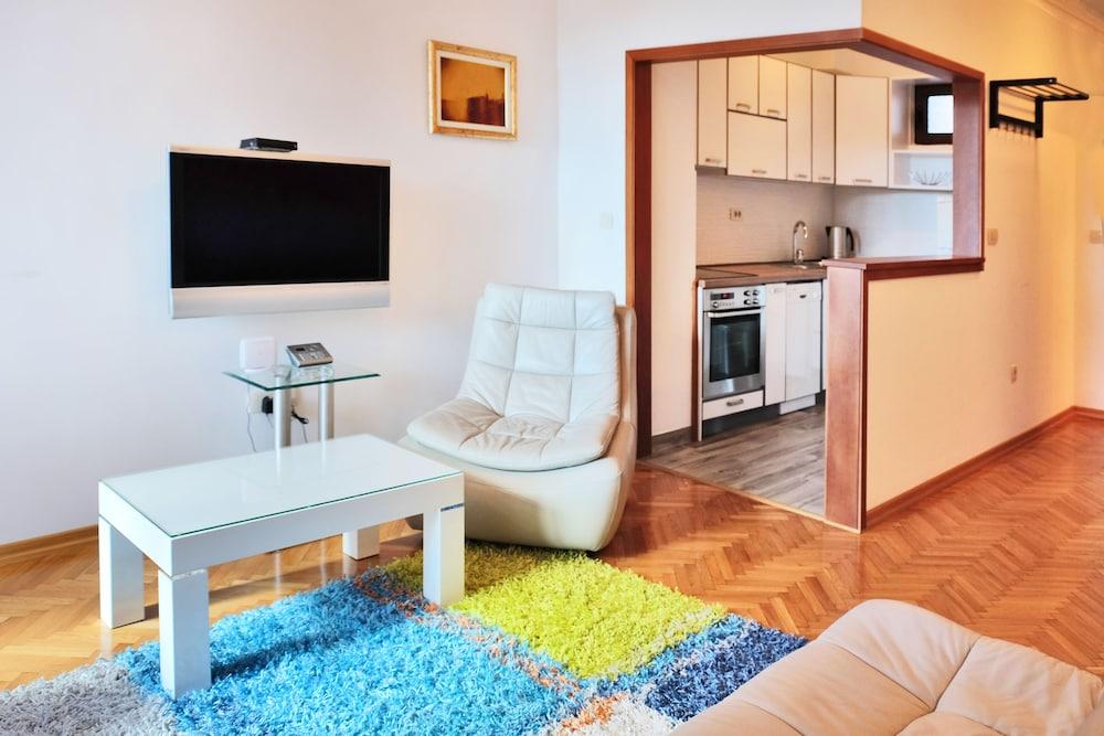 Hotel Vila Lux 부드바 외부 사진
